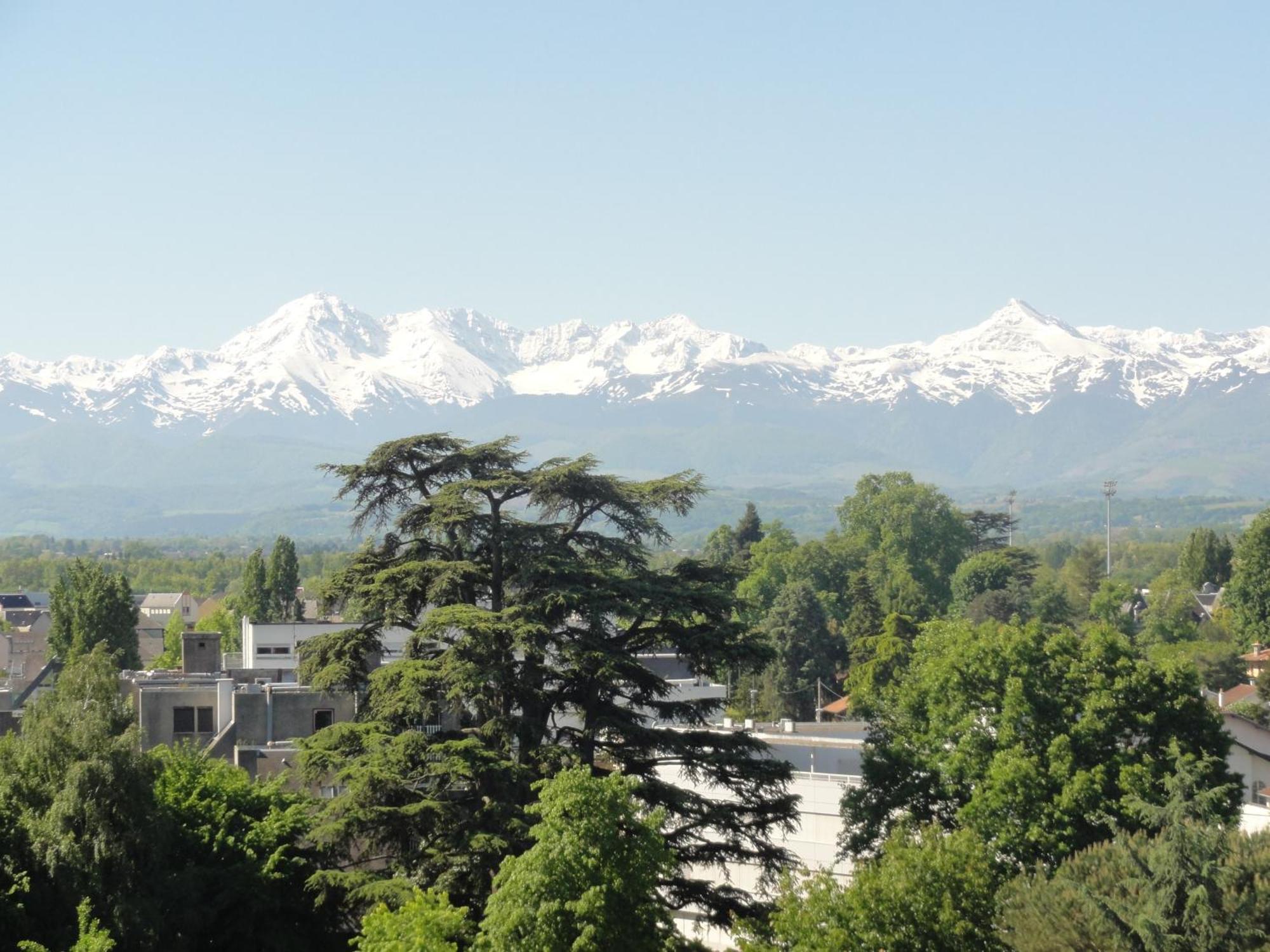 Cap Sud - 53M2- Vue Pyrenees- Hypercentre-Wifi Fibre -Nouvelle Literie Apartamento Tarbes Exterior foto